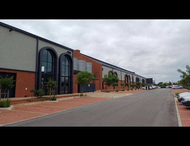 BUSINESS PROPERTY TO RENT IN ROOIHUISKRAAL NORTH